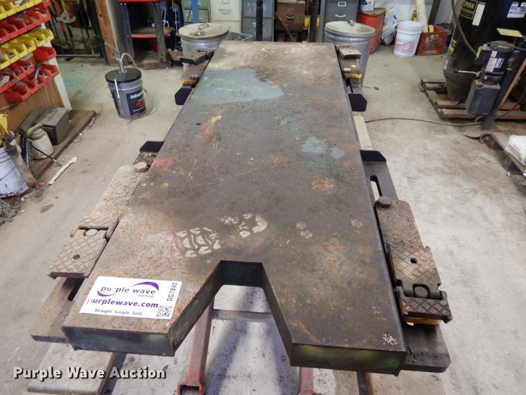 image for item DG7840 Snap On FLR338A automotive lift