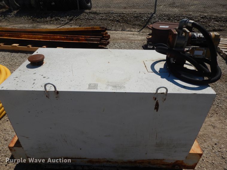 image for item DG7849 (2) auxiliary fuel tanks