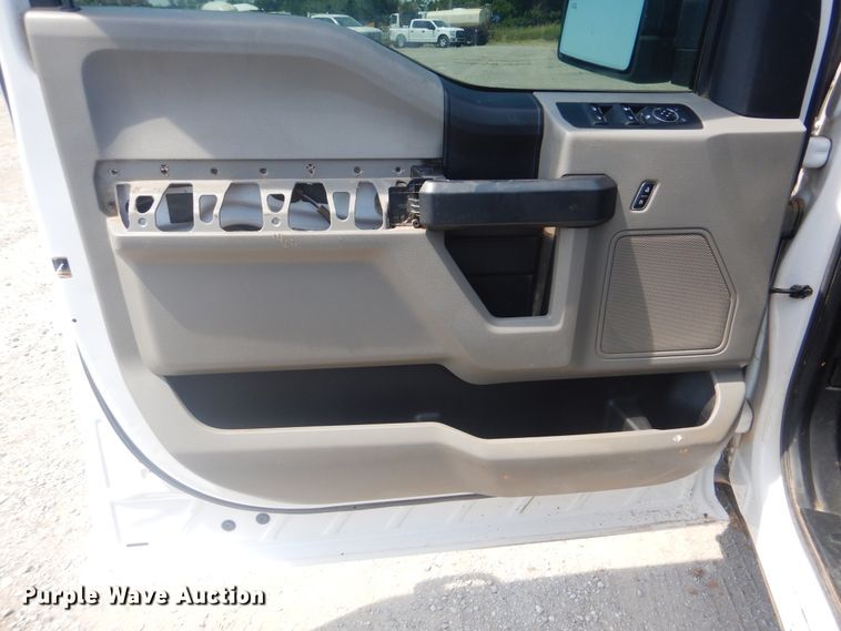 image for item DG8633 2016 Ford F150  SuperCrew pickup truck