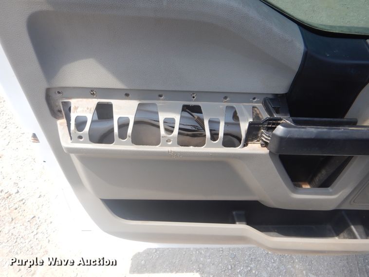 image for item DG8633 2016 Ford F150  SuperCrew pickup truck