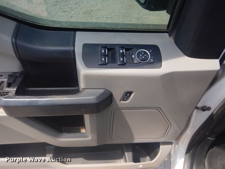 image for item DG8633 2016 Ford F150  SuperCrew pickup truck