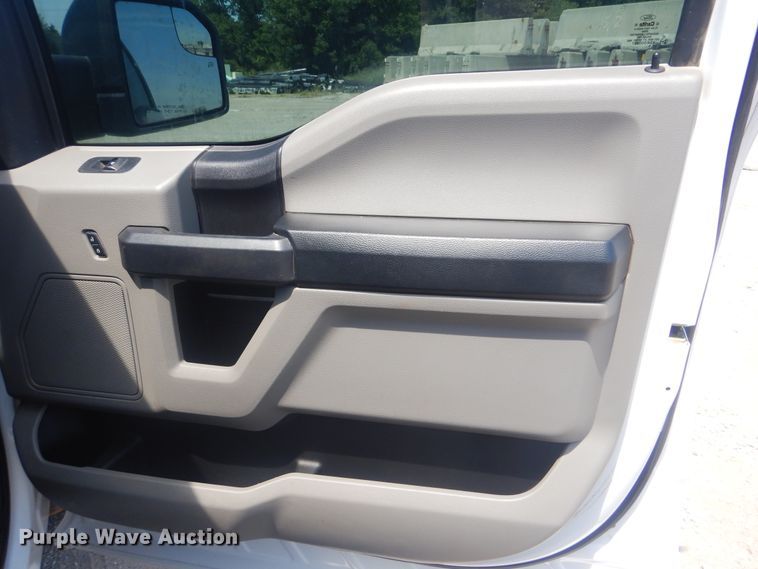 image for item DG8633 2016 Ford F150  SuperCrew pickup truck