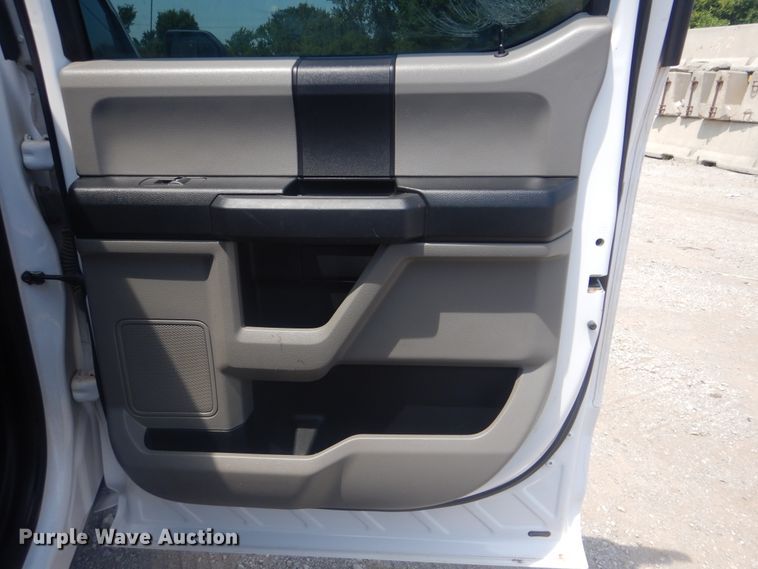 image for item DG8633 2016 Ford F150  SuperCrew pickup truck