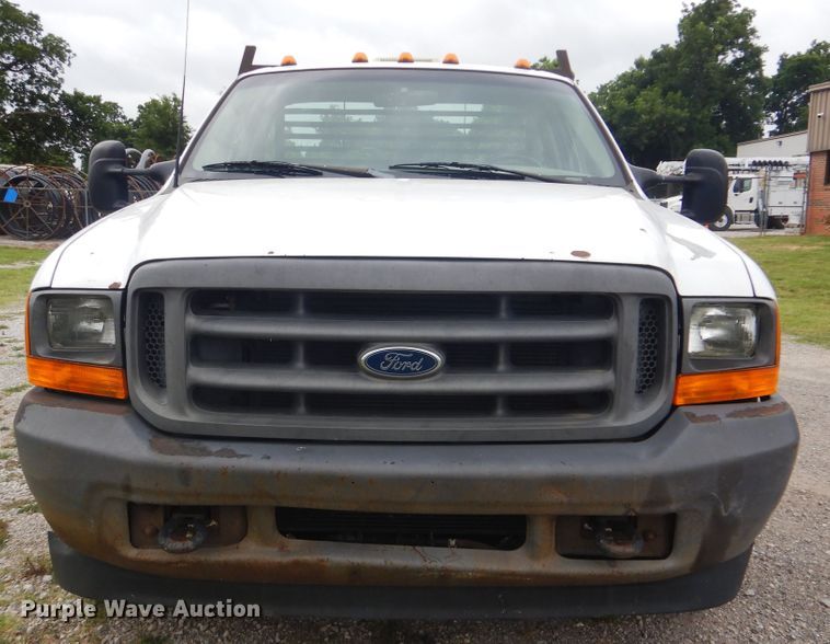 image for item DG8670 2001 Ford F350 Super Duty  flatbed pickup truck