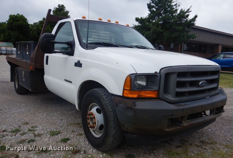 image for item DG8670 2001 Ford F350 Super Duty  flatbed pickup truck