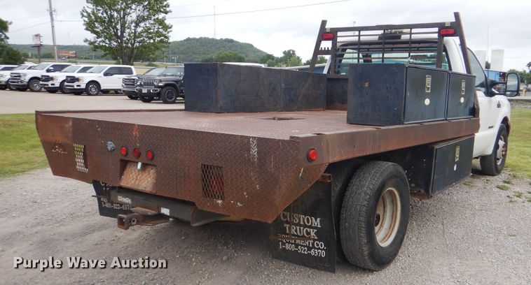 image for item DG8670 2001 Ford F350 Super Duty  flatbed pickup truck