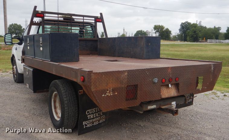 image for item DG8670 2001 Ford F350 Super Duty  flatbed pickup truck