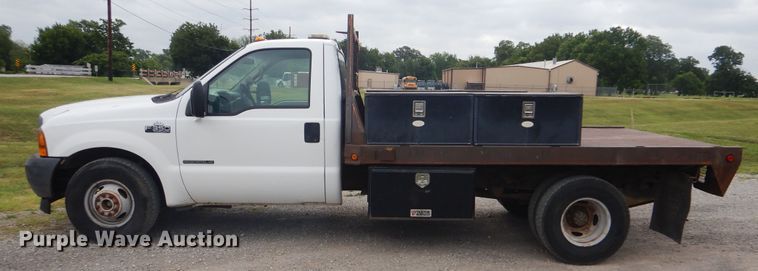 image for item DG8670 2001 Ford F350 Super Duty  flatbed pickup truck