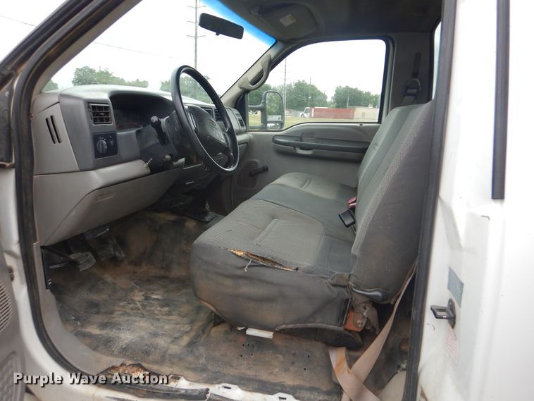 image for item DG8670 2001 Ford F350 Super Duty  flatbed pickup truck