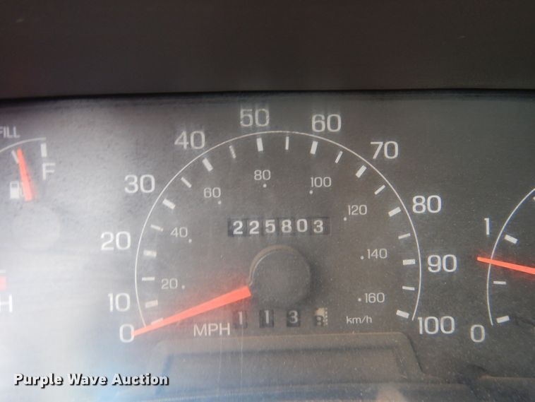 image for item DG8670 2001 Ford F350 Super Duty  flatbed pickup truck