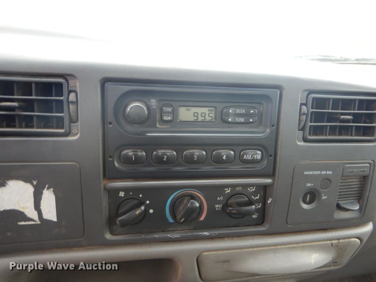 image for item DG8670 2001 Ford F350 Super Duty  flatbed pickup truck