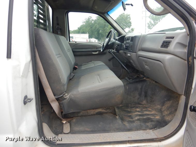 image for item DG8670 2001 Ford F350 Super Duty  flatbed pickup truck