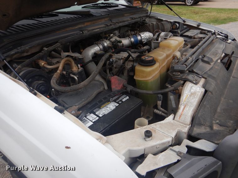 image for item DG8670 2001 Ford F350 Super Duty  flatbed pickup truck