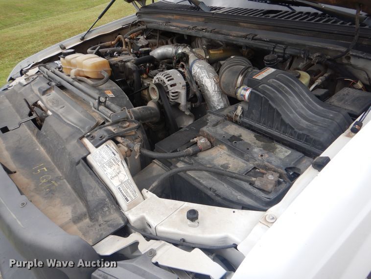 image for item DG8670 2001 Ford F350 Super Duty  flatbed pickup truck