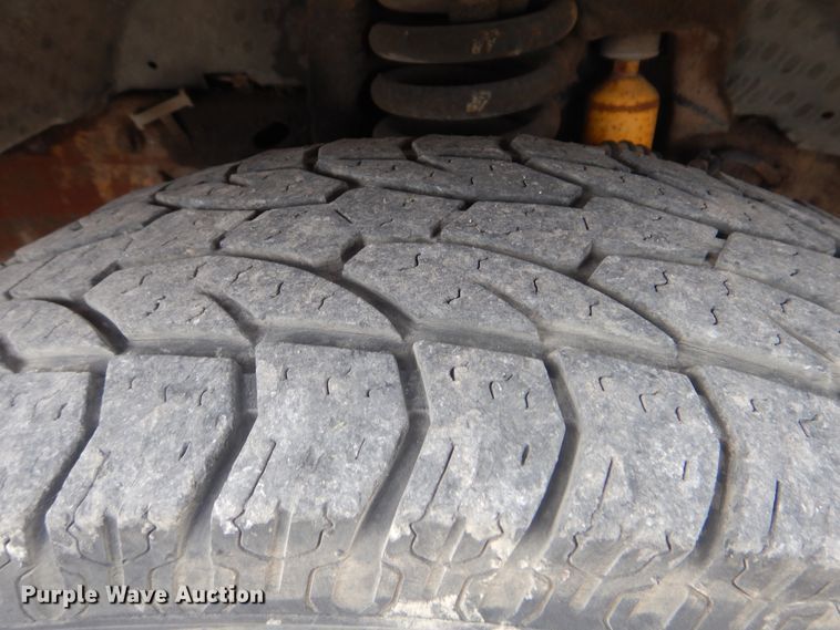 image for item DG8670 2001 Ford F350 Super Duty  flatbed pickup truck