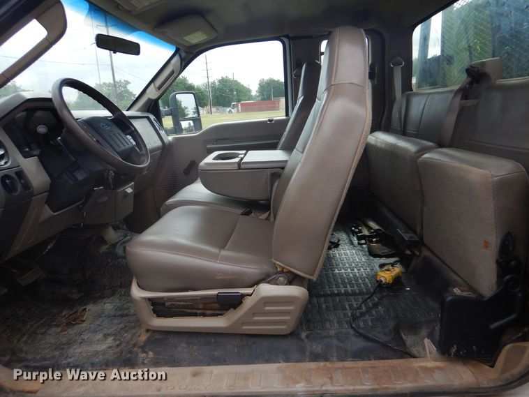 image for item DG8672 2008 Ford F350 Super Duty  SuperCab flatbed pickup truck