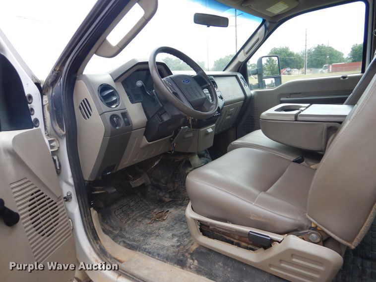 image for item DG8672 2008 Ford F350 Super Duty  SuperCab flatbed pickup truck