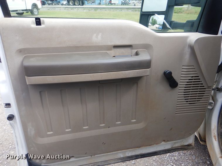 image for item DG8672 2008 Ford F350 Super Duty  SuperCab flatbed pickup truck