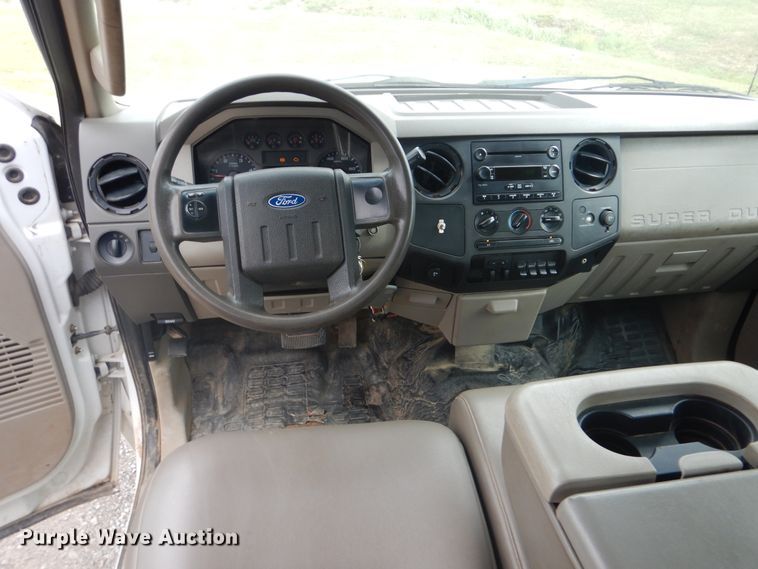 image for item DG8672 2008 Ford F350 Super Duty  SuperCab flatbed pickup truck