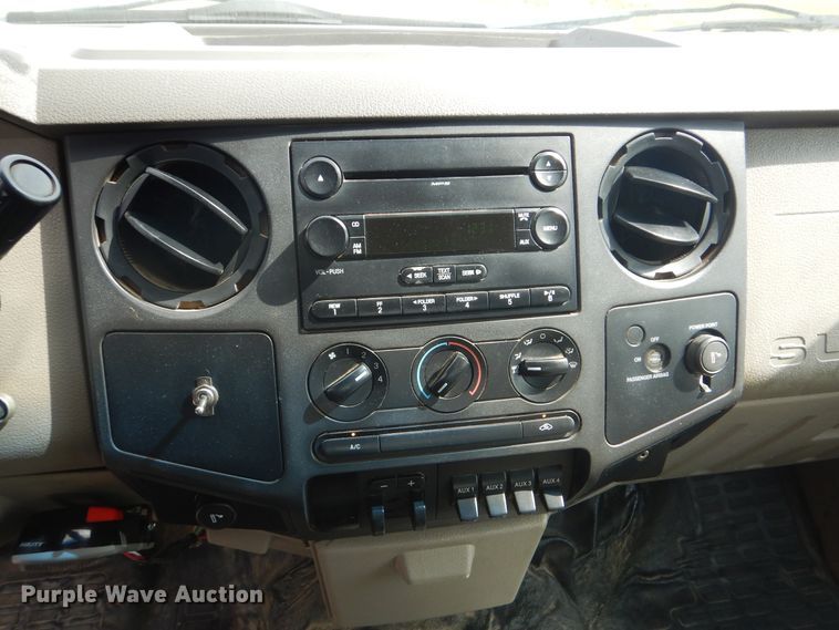 image for item DG8672 2008 Ford F350 Super Duty  SuperCab flatbed pickup truck