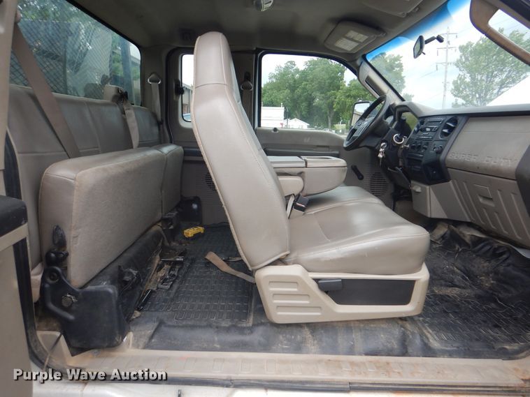 image for item DG8672 2008 Ford F350 Super Duty  SuperCab flatbed pickup truck