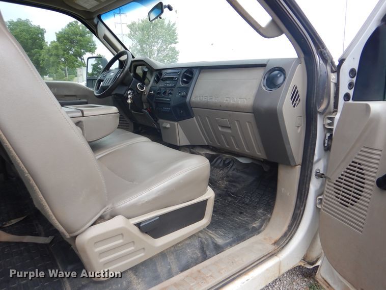 image for item DG8672 2008 Ford F350 Super Duty  SuperCab flatbed pickup truck