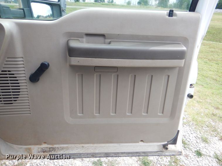 image for item DG8672 2008 Ford F350 Super Duty  SuperCab flatbed pickup truck