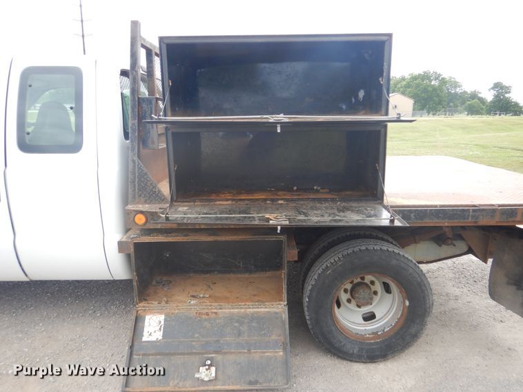 image for item DG8672 2008 Ford F350 Super Duty  SuperCab flatbed pickup truck