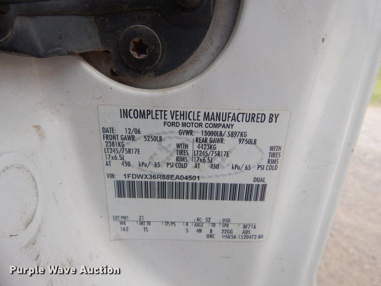 image for item DG8672 2008 Ford F350 Super Duty  SuperCab flatbed pickup truck