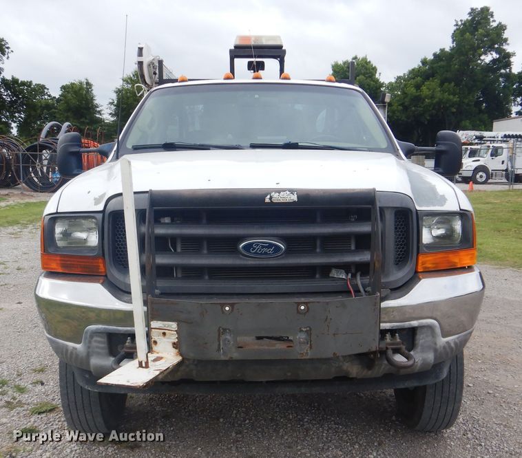 image for item DG8673 2001 Ford F550 Super Duty  utility bed pickup truck with crane