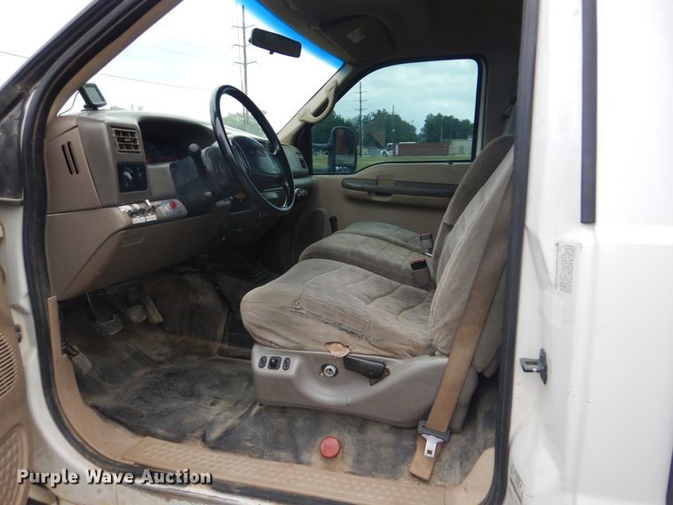 image for item DG8673 2001 Ford F550 Super Duty  utility bed pickup truck with crane