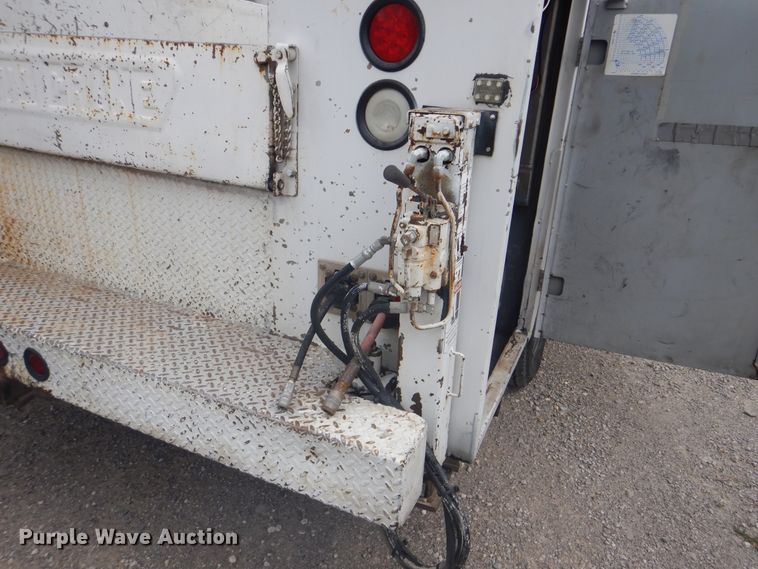 image for item DG8673 2001 Ford F550 Super Duty  utility bed pickup truck with crane