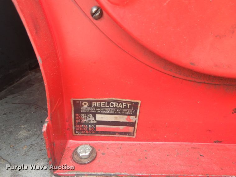 image for item DG8673 2001 Ford F550 Super Duty  utility bed pickup truck with crane