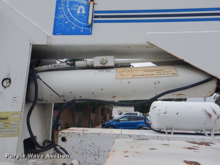 image for item DG8673 2001 Ford F550 Super Duty  utility bed pickup truck with crane