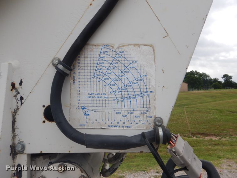 image for item DG8673 2001 Ford F550 Super Duty  utility bed pickup truck with crane