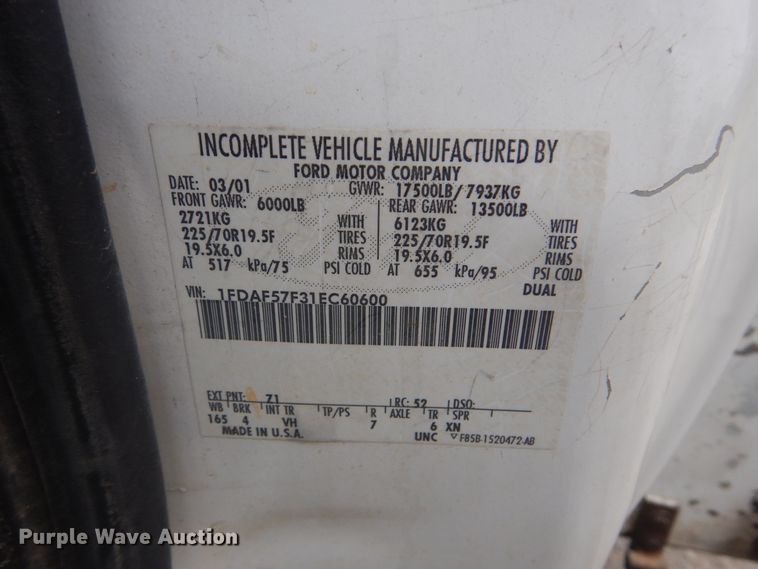 image for item DG8673 2001 Ford F550 Super Duty  utility bed pickup truck with crane