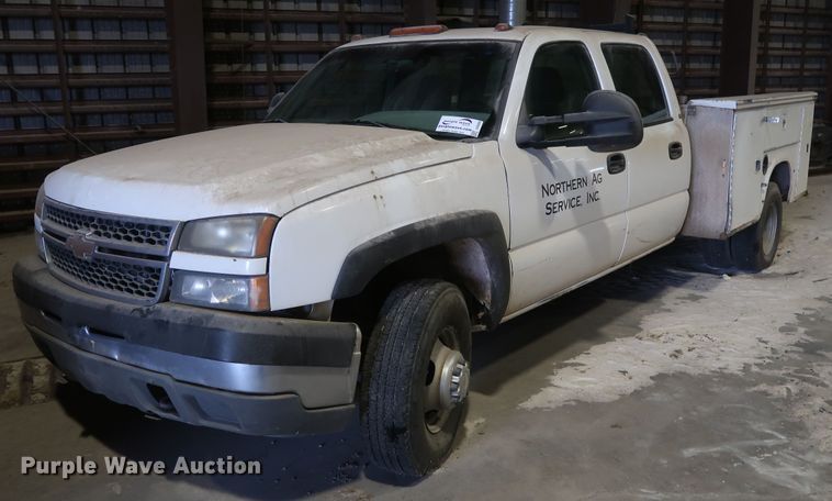 image for item DH0893 2005 Chevrolet Silverado 3500  Crew Cab utility bed pickup truck