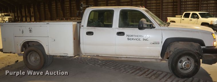 image for item DH0893 2005 Chevrolet Silverado 3500  Crew Cab utility bed pickup truck