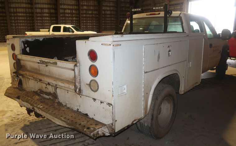 image for item DH0893 2005 Chevrolet Silverado 3500  Crew Cab utility bed pickup truck