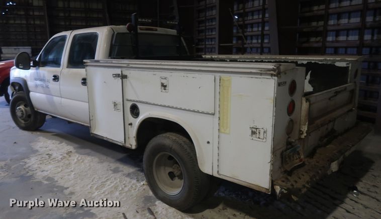 image for item DH0893 2005 Chevrolet Silverado 3500  Crew Cab utility bed pickup truck