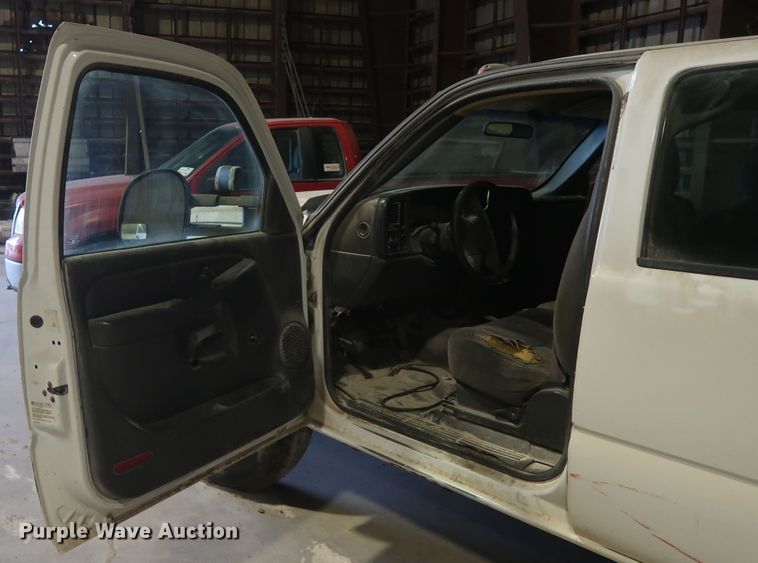 image for item DH0893 2005 Chevrolet Silverado 3500  Crew Cab utility bed pickup truck