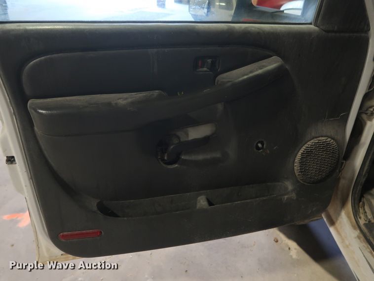 image for item DH0893 2005 Chevrolet Silverado 3500  Crew Cab utility bed pickup truck