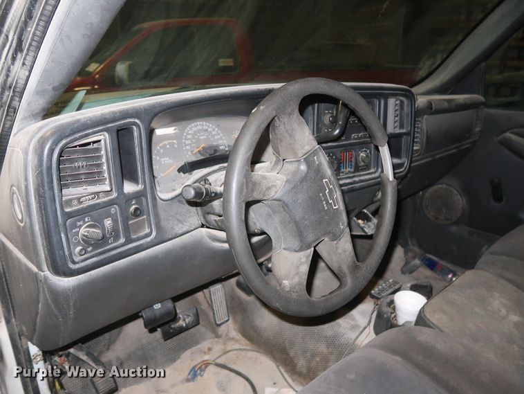 image for item DH0893 2005 Chevrolet Silverado 3500  Crew Cab utility bed pickup truck