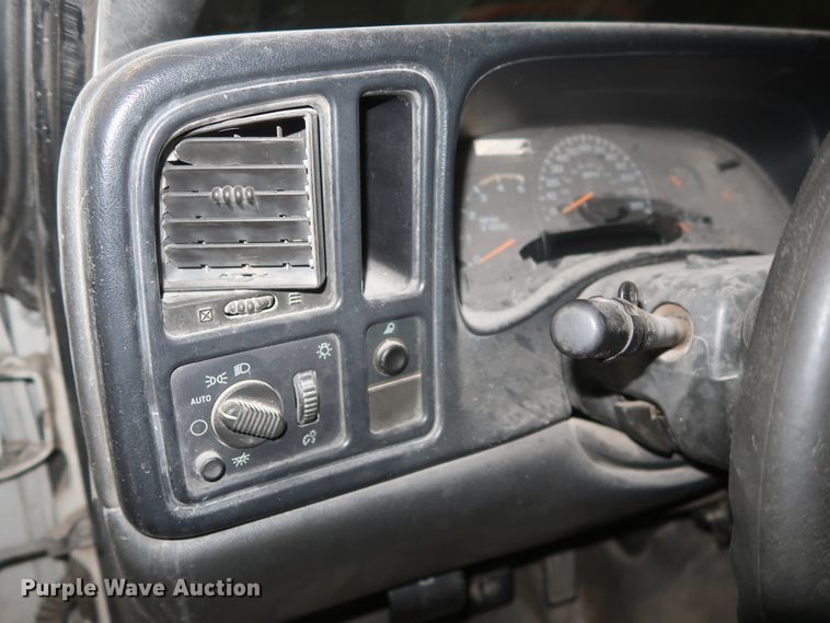 image for item DH0893 2005 Chevrolet Silverado 3500  Crew Cab utility bed pickup truck