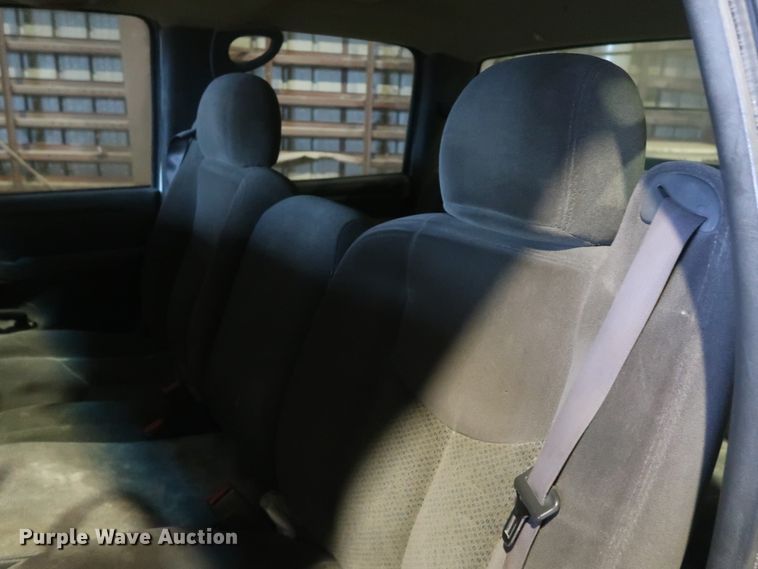 image for item DH0893 2005 Chevrolet Silverado 3500  Crew Cab utility bed pickup truck