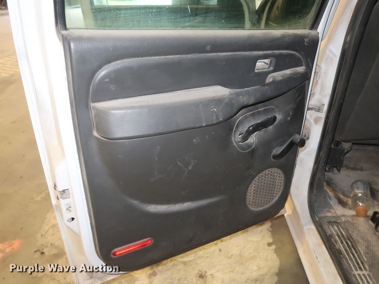 image for item DH0893 2005 Chevrolet Silverado 3500  Crew Cab utility bed pickup truck