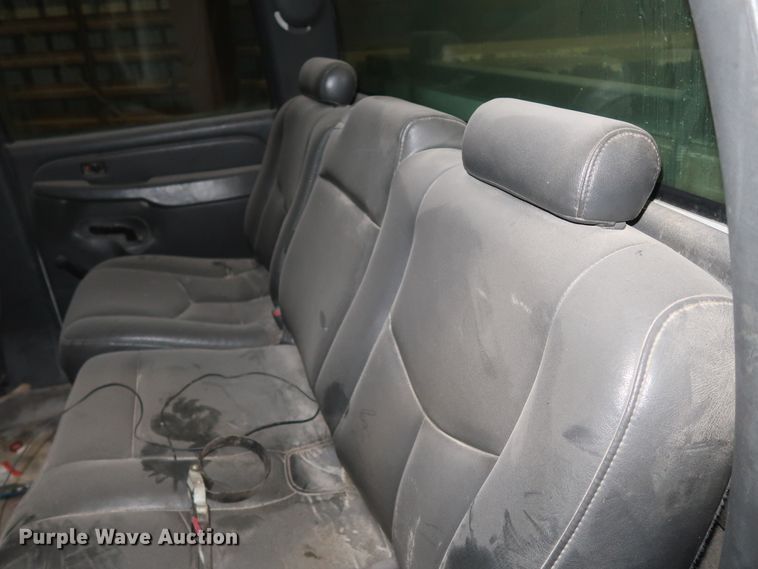 image for item DH0893 2005 Chevrolet Silverado 3500  Crew Cab utility bed pickup truck