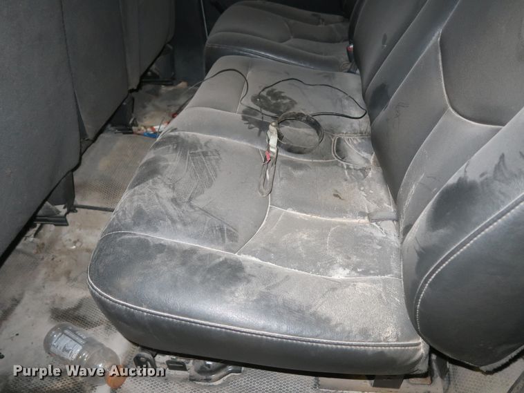 image for item DH0893 2005 Chevrolet Silverado 3500  Crew Cab utility bed pickup truck