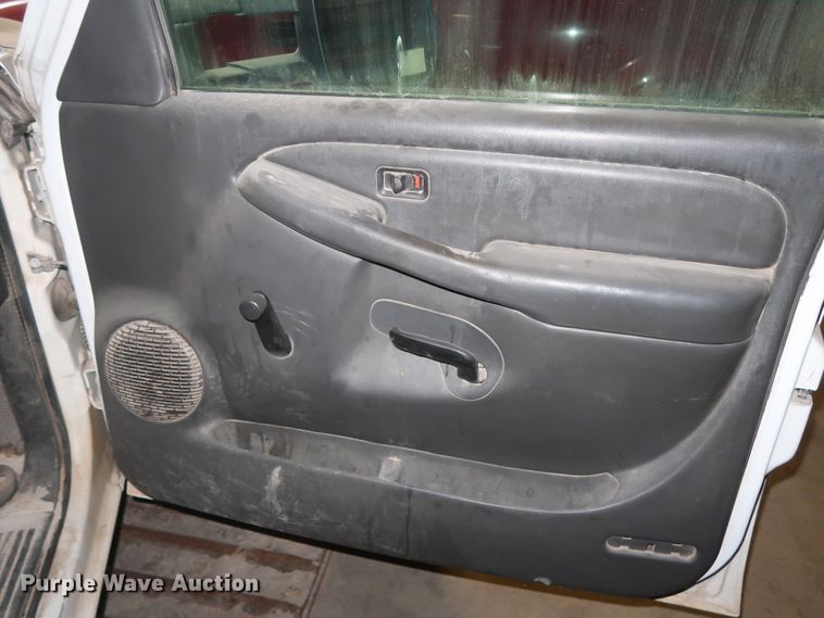 image for item DH0893 2005 Chevrolet Silverado 3500  Crew Cab utility bed pickup truck