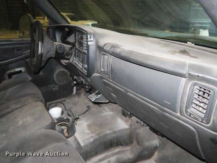 image for item DH0893 2005 Chevrolet Silverado 3500  Crew Cab utility bed pickup truck